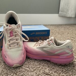 Brooks Ghost 15 Size 8 Running Shoe